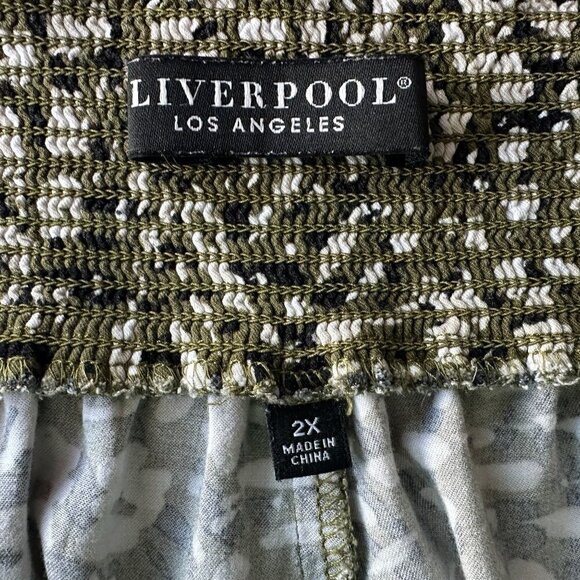 Liverpool Animal Print Olive Green Pull On Crop Wide Leg Pants Womens 2X - Picture 8 of 11
